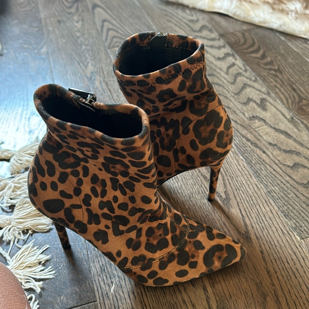 Jessica Simpson leopard heels